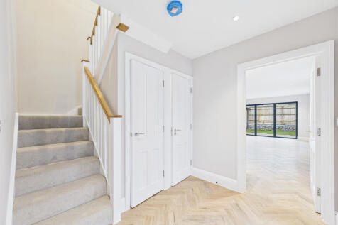 CAM01354G0-PR0620-STILL006