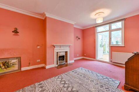 London, N4 - property photo