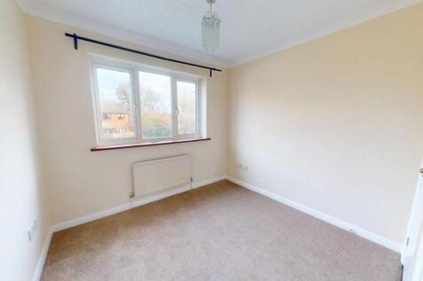 7-Long-Meadow-Close-12082025_143840_defurnished