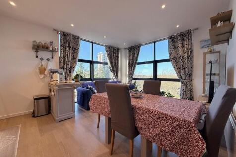 Medina House, Silbury Boulevard  photo 3
