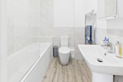 CAM02519G0-PR0361-STILL006