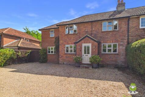EweMove Estate Agents Basingstoke - 2 Olivers Cott