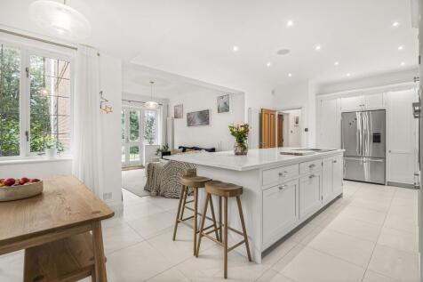 Kitchen/Breakfast/Fa