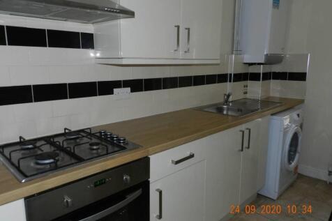 3-bed flat on Richmond Crescent, Roath, £1,725/mo