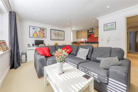 Mallard Place, Farnborough, Hampshire, GU14 photo 4