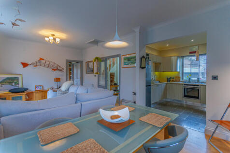 5 Bedroom Detached Home For Sale