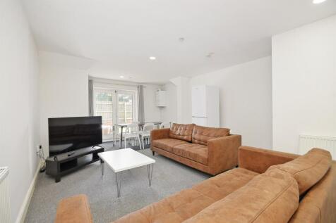 6-bed house on 175 Upper Hanover Street, City Centre, S3, £2,990/mo