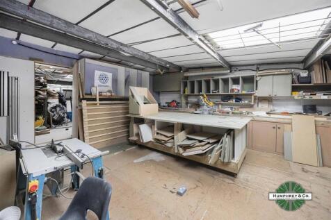 26  Walthamstow Business Centre  Clifford Road -00