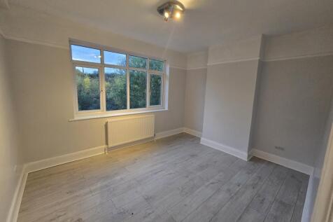 Deepdene Court, Southgate, Enfield photo 3
