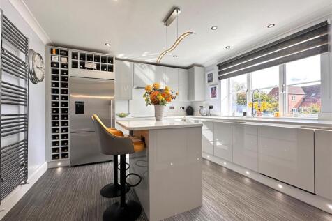 STUNNING Contemporary Kitchen 590
