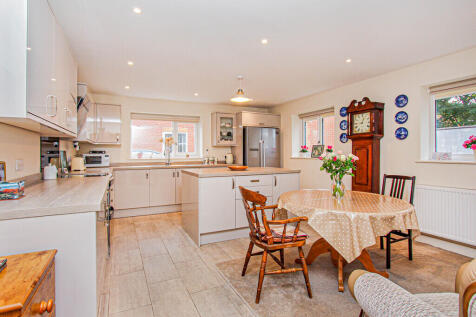 Kitchen/Dining Ro...