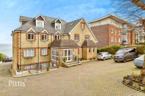 2-bed flat on 10a Luccombe Road Shanklin PO37, £1,100/mo