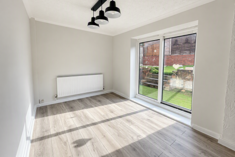 Eatons Mead, Chingford, E4 photo 3