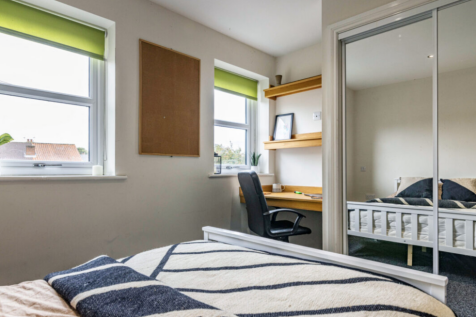 Lord Tennyson // 3 Bed & 3 Bath // Ensuites // August 2027 photo 4