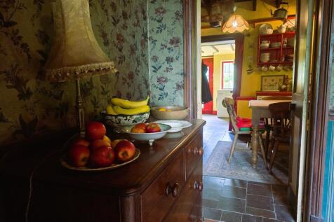 Sitting to kitchen