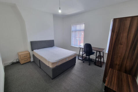 4 bed terraced house to rent Kippax Street, Manch