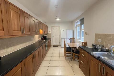 41 Heathcote Street Kitchen.jpg