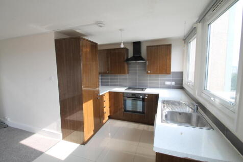 Tamar Square, Woodford Green photo 3