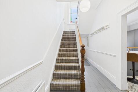 CAM04201G0-PR0135-STILL007