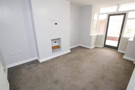 SEPARATE LIVING/DINING ROOM