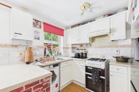 Cheshire Close, Lutterworth photo 3