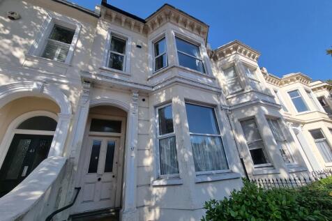 6-bed house on 43 Clarendon Avenue, Leamington Spa, £4,350/mo