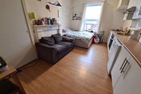Bright studio room with a fitted kitchenette, c...