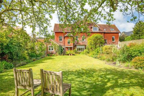 Garden To House