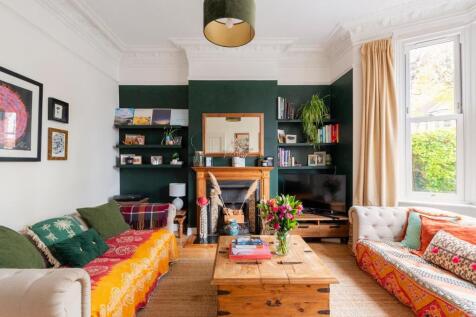G3F6LATN - Living Room G.jpg