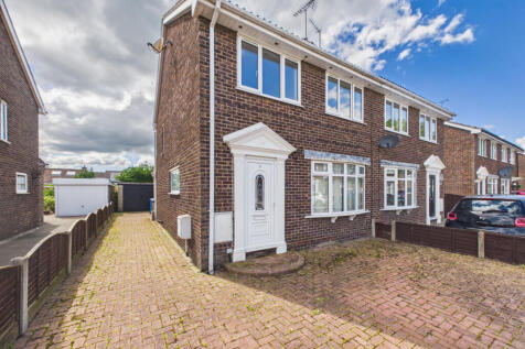 Three bedroom semi-detached house - For sale by a
