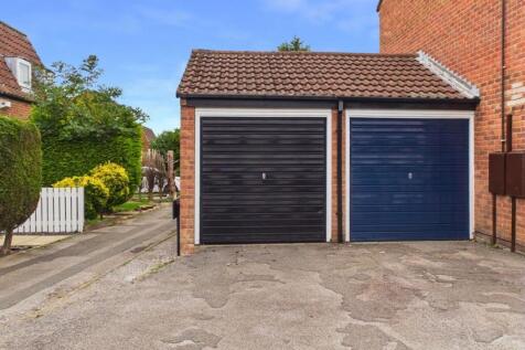 Garage/Driveway
