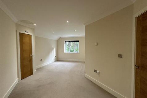 West Parley, Ferndown BH22 photo 5