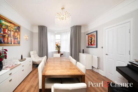 London, NW11 - property photo