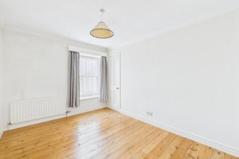 CAM04201G0-PR0076-STILL017