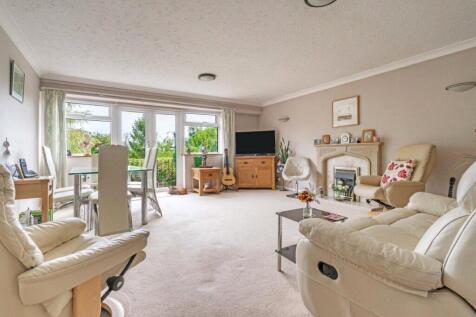 Sitting/dining room