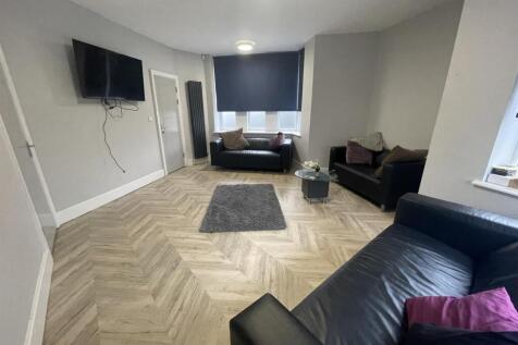 7-bed house on Birchfields Road, Longsight, £148pppw, £641/mo