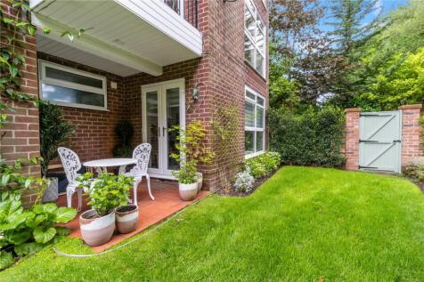 Altrincham, WA15 - property photo