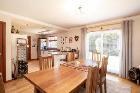 Dining Area to Kitchen