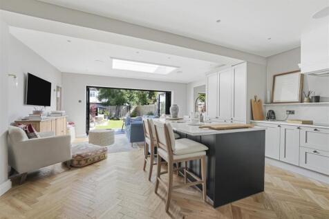 Kitchen/Dining/Entertainment