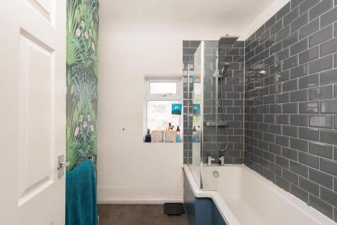 6B7RBR - Bathroom B.jpg