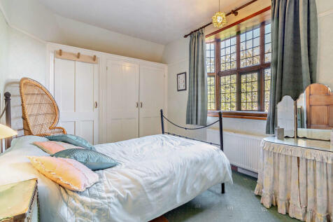 8646346-interior1...