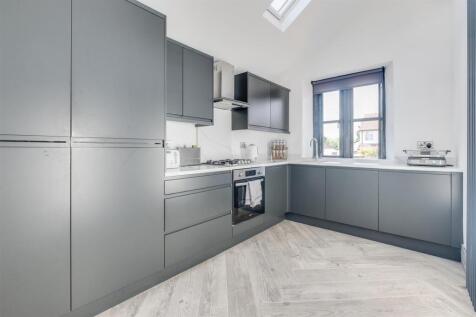 2-bed semi-detached on Hazel Grove, Staines-upon-Thames, £1,800/mo