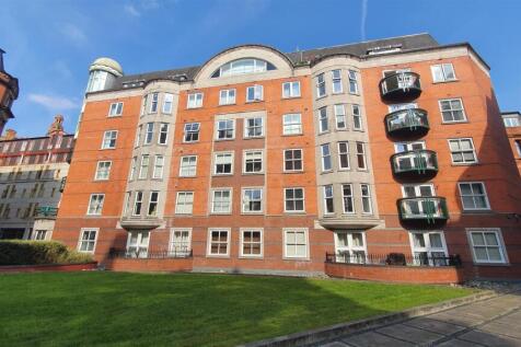 2-bed flat on VENICE COURT, M1 7AX, £1,350/mo