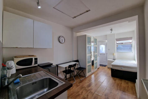 A fully self contained studio off Shirehall Lane