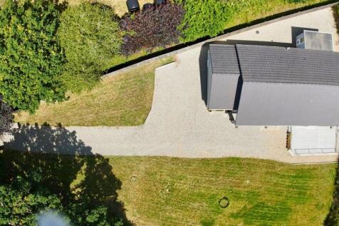 Drone of plot