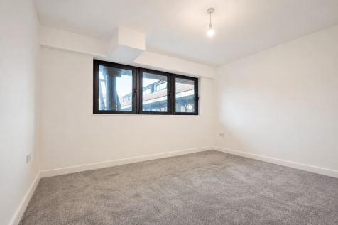 Boulevard View, Whitchurch Lane photo 4