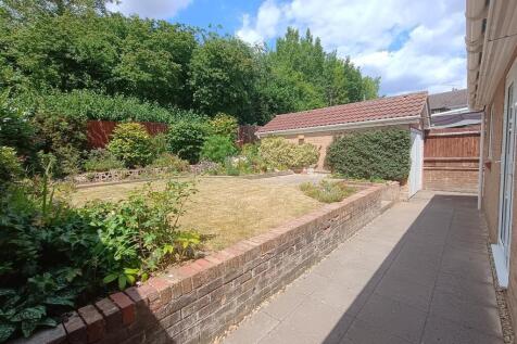 4 - Back Garden (2).jpg