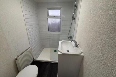 Neales Way, Sunningdale Park, New Tupton, S42 photo 4