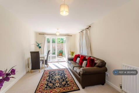 Living Room- Sunny Garden Flat