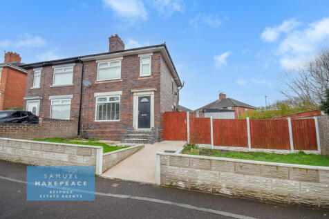 Two Bedroom Semi Detached Property on Large Corne